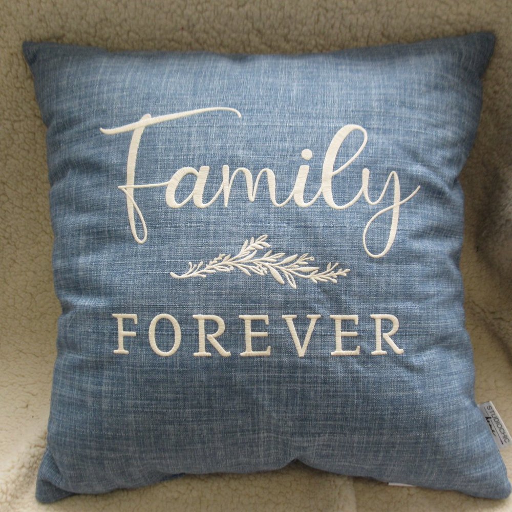 Studio Chic Set of 2 Family Forever Throw Pillows, B1, NWT - Picture 4 of 6